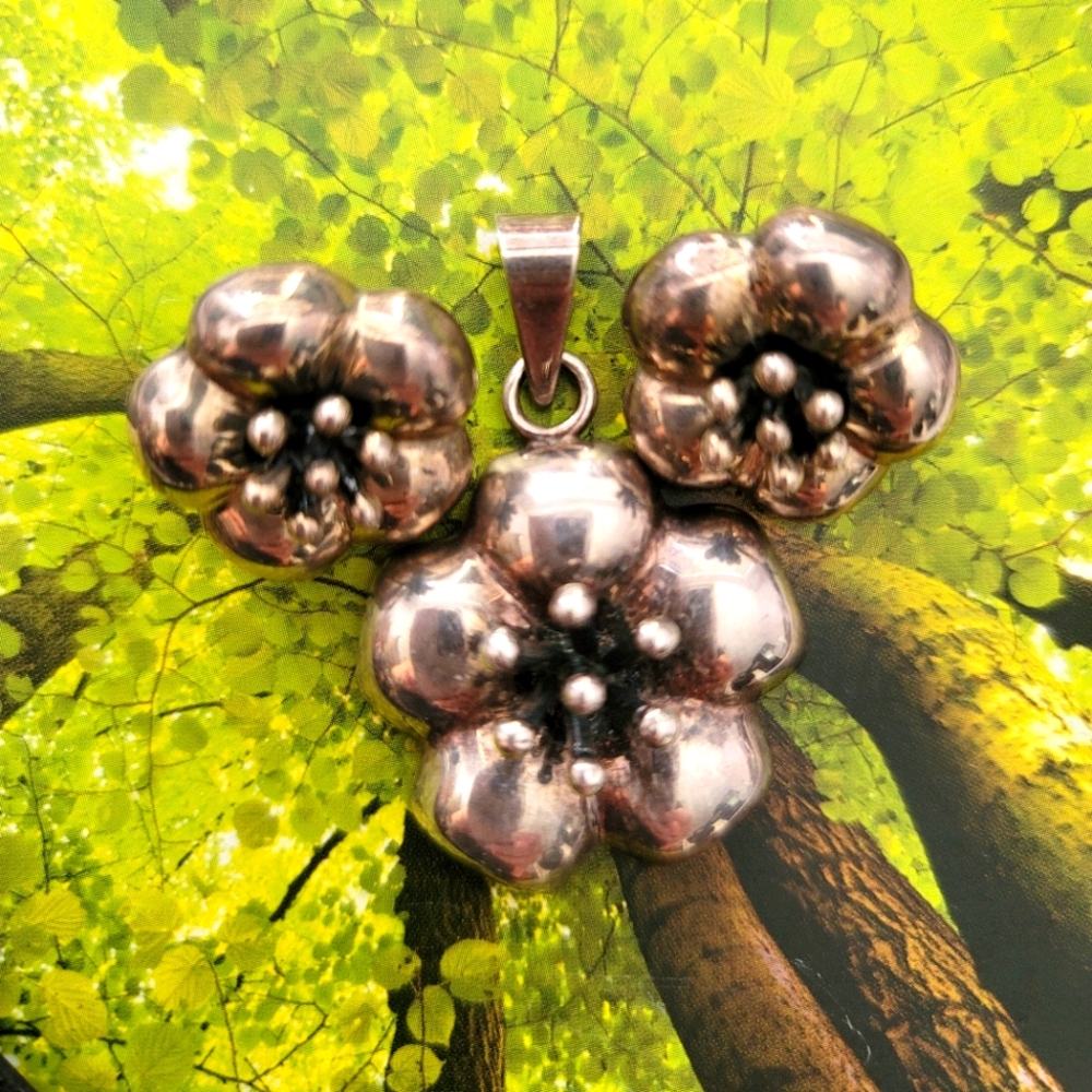 Earrings and pendant set
